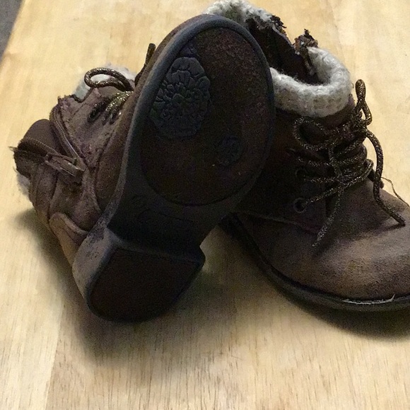 GARANIMALS size 4 .. kids fashion boots. Brown - Picture 6 of 16